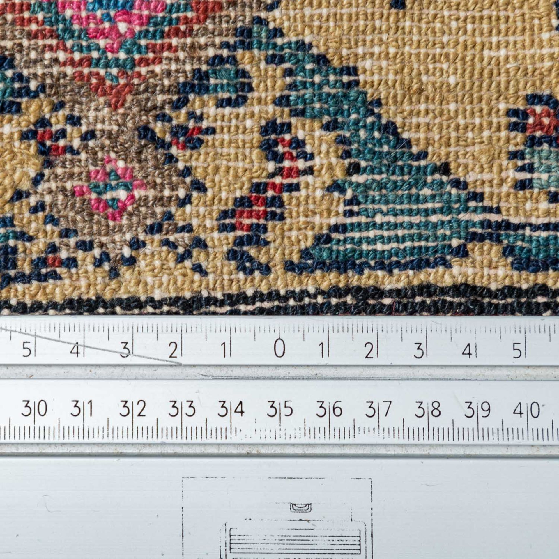 Orientteppich. PERSIEN, um 1930/40, 280x146 cm. - Image 4 of 4
