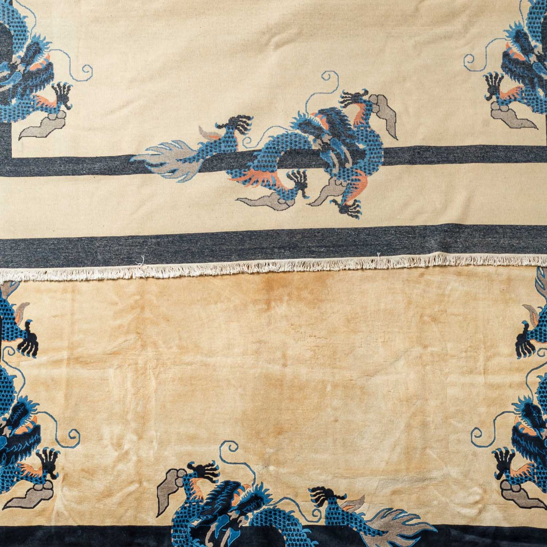 Peking Drachenteppich. 20. Jh. 400x300 cm. - Image 2 of 4