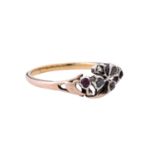 Ring mit Diamanten und roten Farbsteinen,