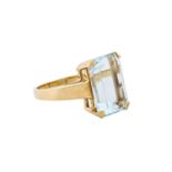 Ring mit Aquamarin im Treppenschliff ca. 6,2 ct,