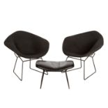 BERTOIA, HARRY "ZWEI DIAMOND CHAIR UND EINE OTTOMANE"