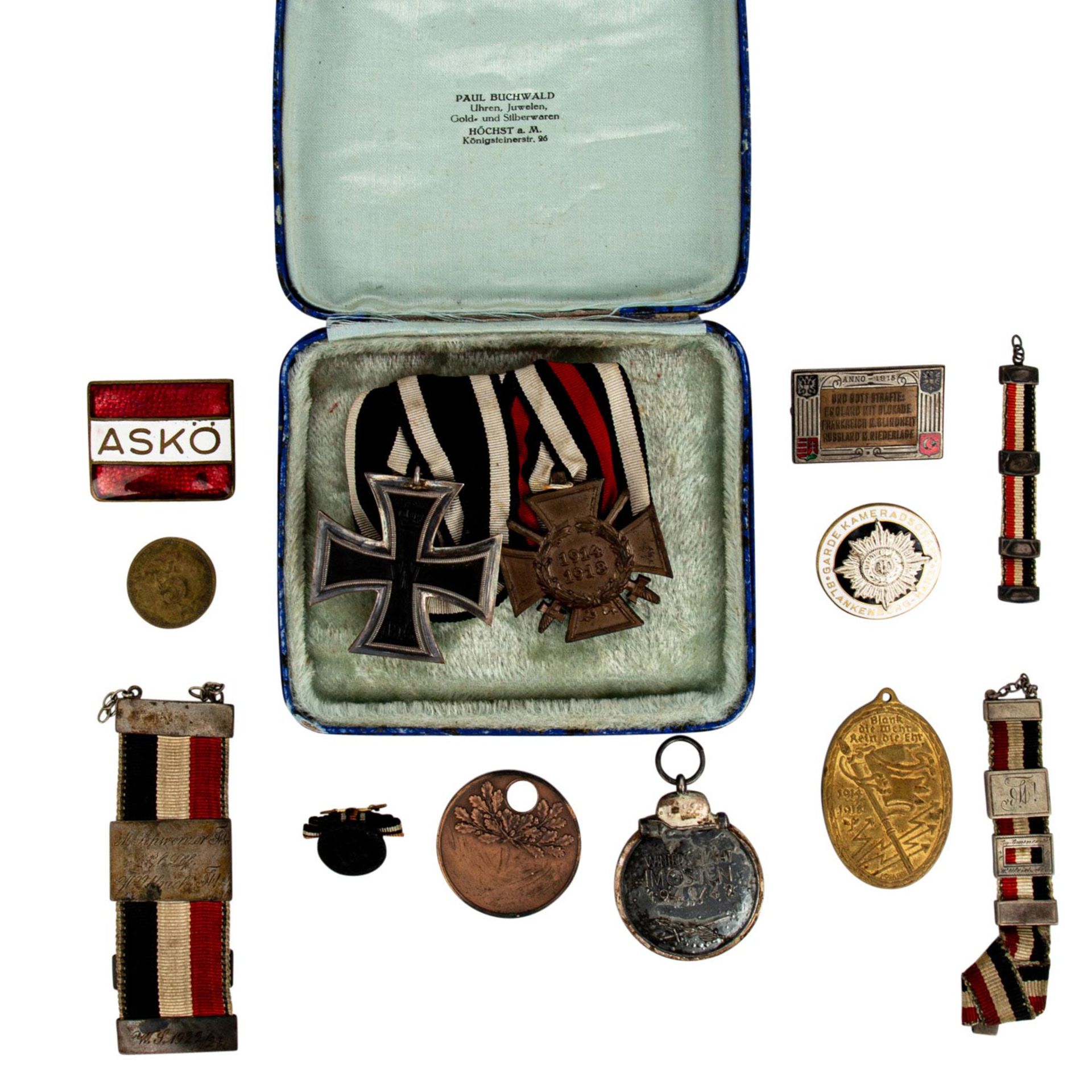 Deutsches Reich 1933-1945 - Konvolut Orden, Auszeichnungenund Medaillen, darunter West - Bild 2 aus 3