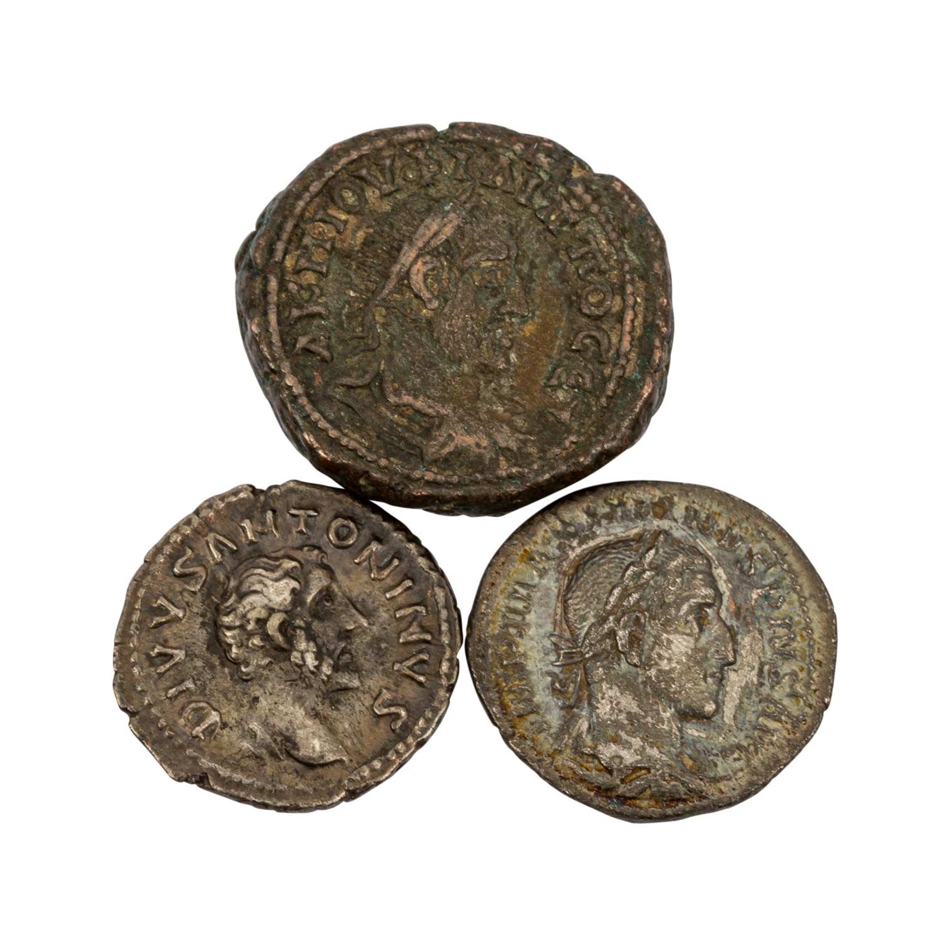 3 Münzen des Römischen Reiches -dabei u.a. 1 x Röm. Kaiserreich - Denar 2.Jh.n.Chr.