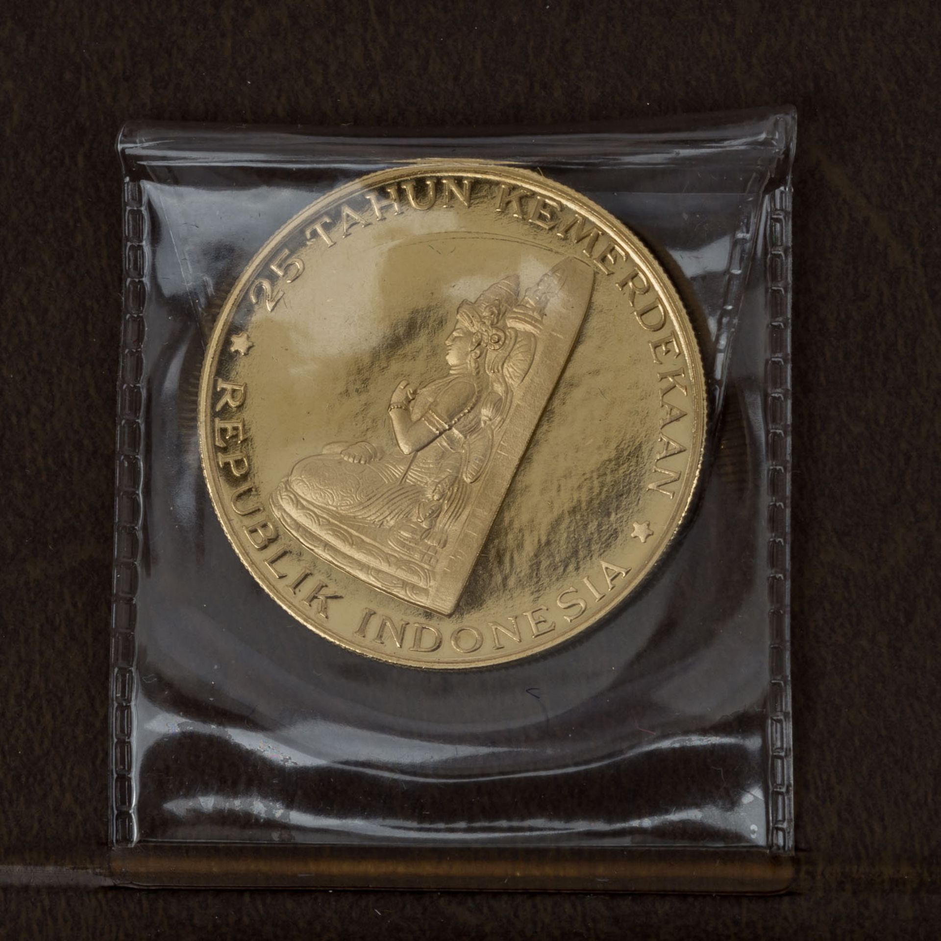 Selten! Indonesien/GOLD - 5000 Rupien 1970, 25 Tahun Kemerdekaan, ca. 10,9 g fein, PP, - Bild 2 aus 2