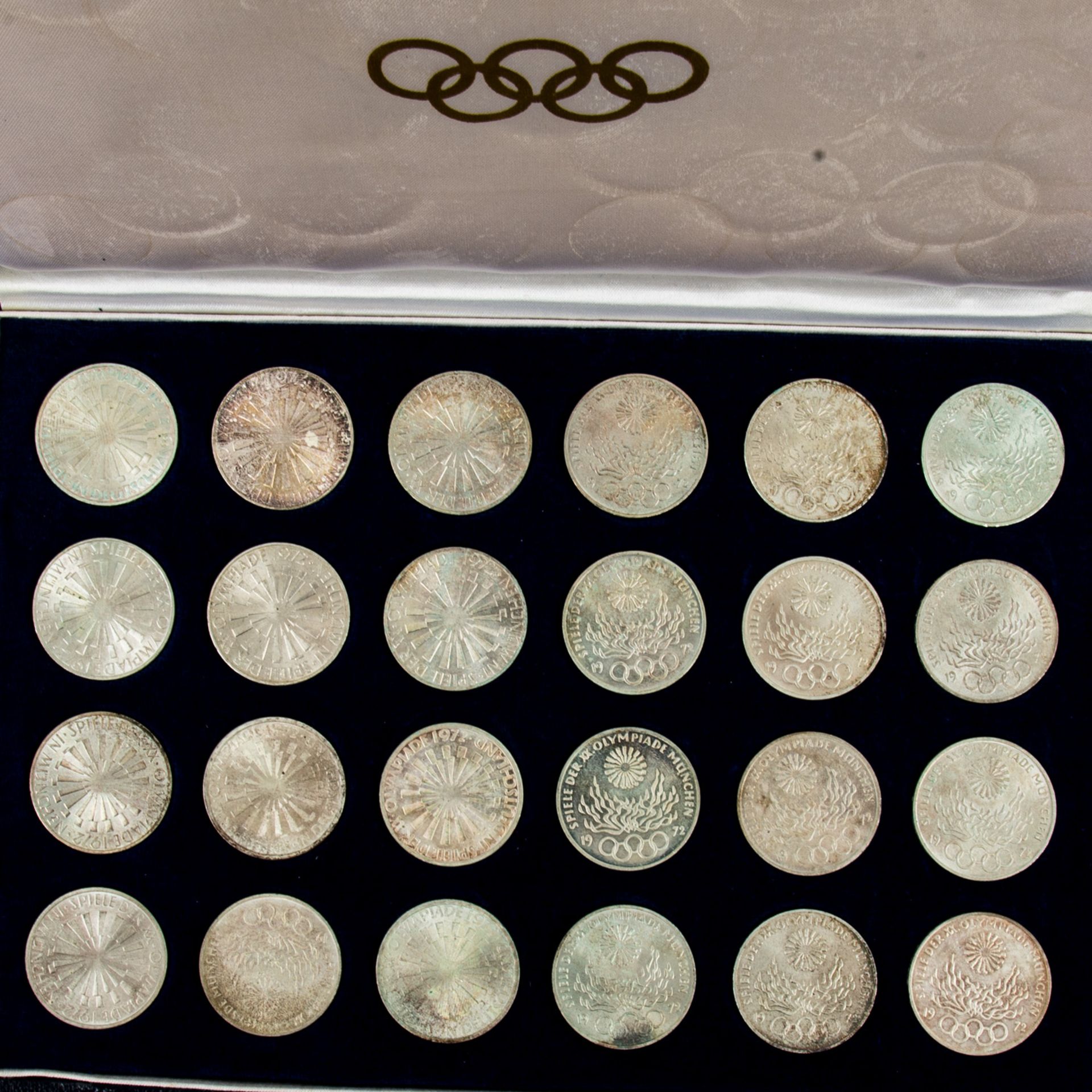 BRD/ Olympische Spiele München 1972 - 72 x 10 DM, in drei Etuis, ca. 696 Gramm Silber - Bild 4 aus 4