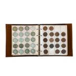 Umfangreiches Münzalbum mit u.a. Penny und Half Penny Münzen Kupfer GB, einige Silbe