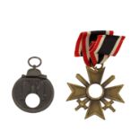 Deutsches Reich 1933-1945 - 2 Auszeichnungen mit Kriegsverdienstkreuz 2. Klasse mit Sc
