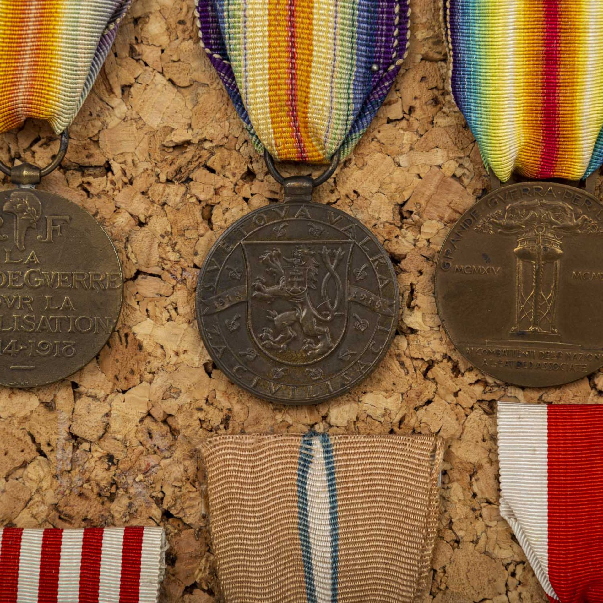Tableau mit diversen Orden und Auszeichnungen, Schwerpunkt Alliierte des 1. Weltkriegs - Image 3 of 9