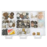 Münzbox mit 3 Schubern, darin diverse Münzen mit Fundgrubencharakter. Bitte besichti