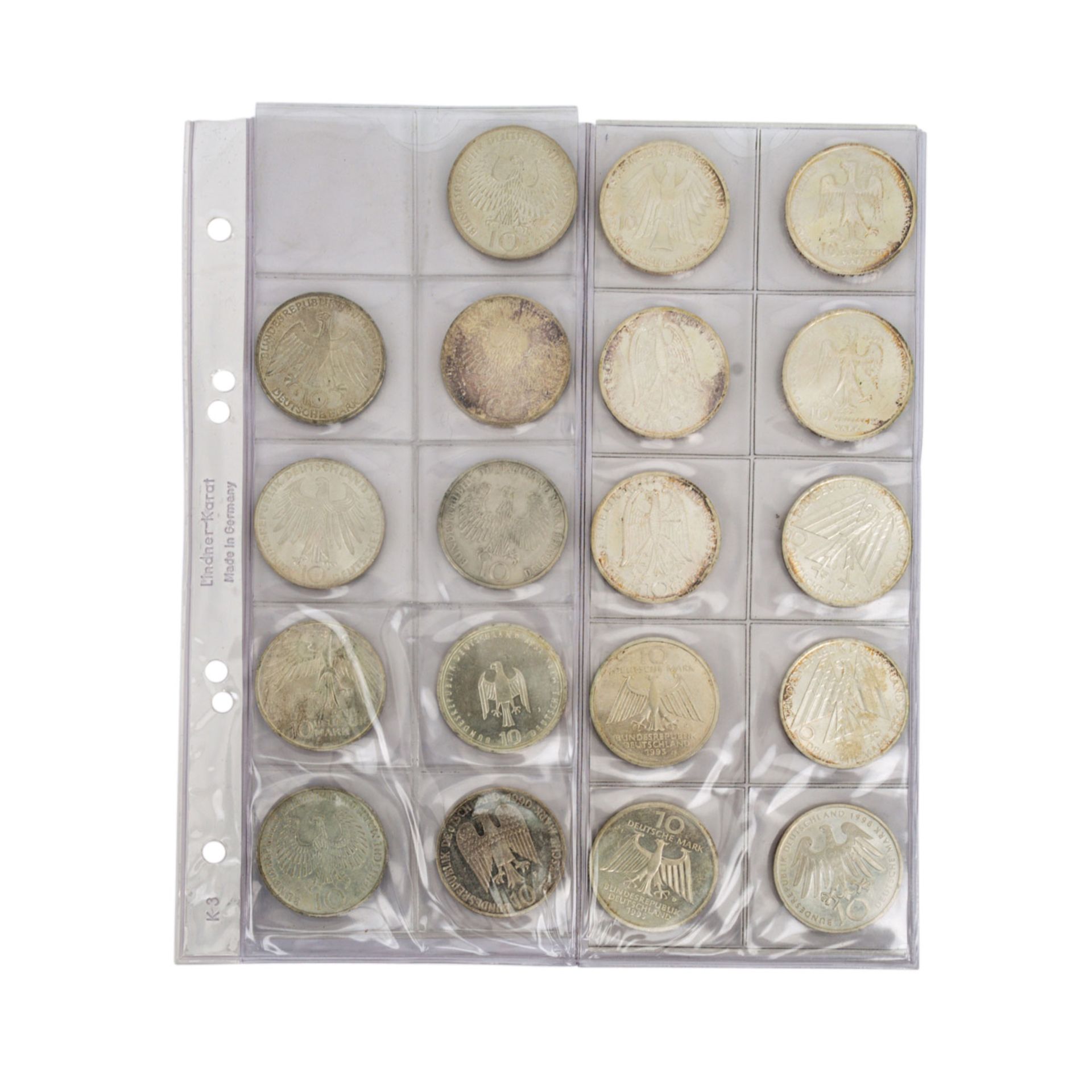 Karton mit Münzen und Medaillen, darin 11 x 1 oz. US Silver Eagle, 3 x 1 oz. Motivbar - Bild 4 aus 14