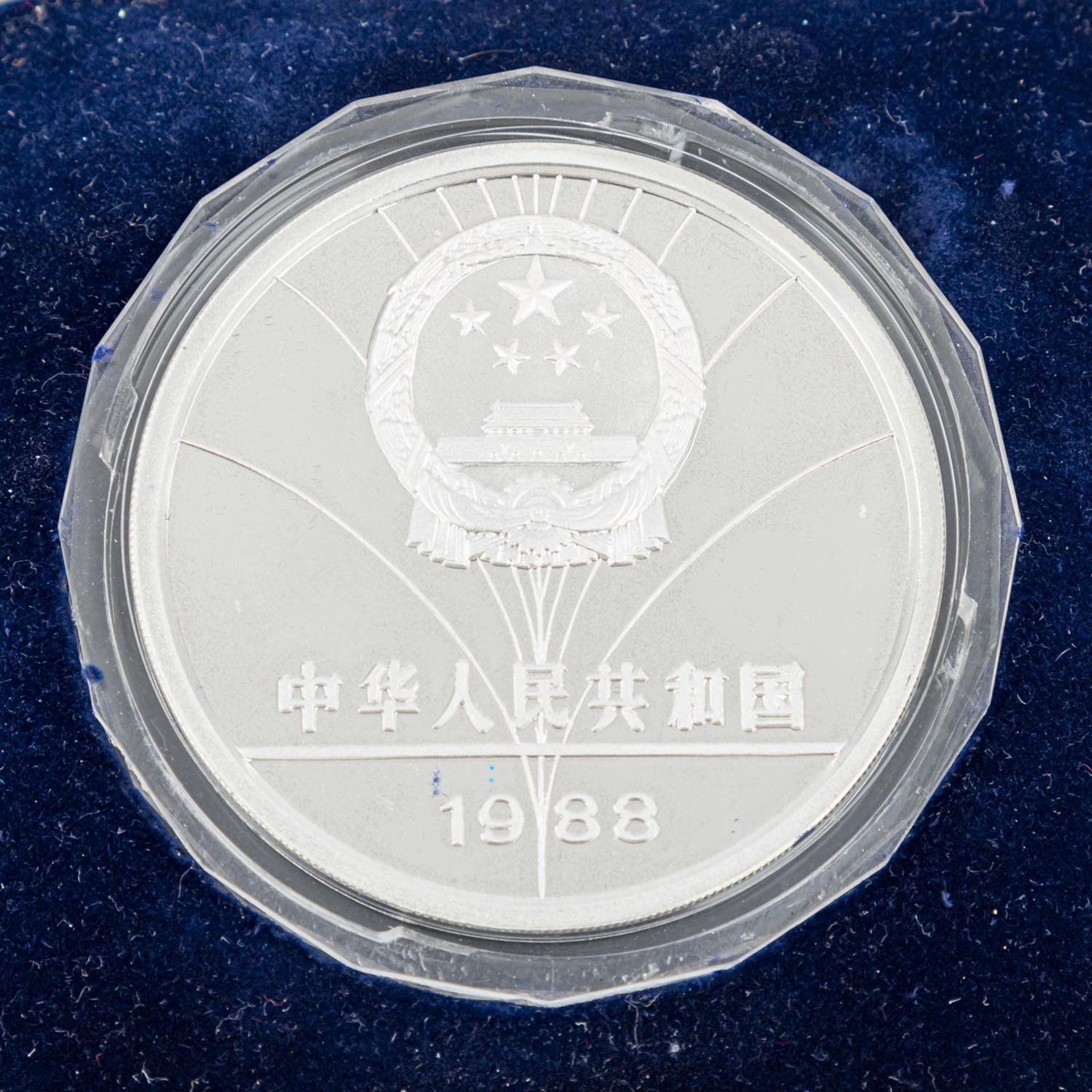 China - 50 Yuan 1988, 5 Unzen Silber, - Bild 3 aus 3