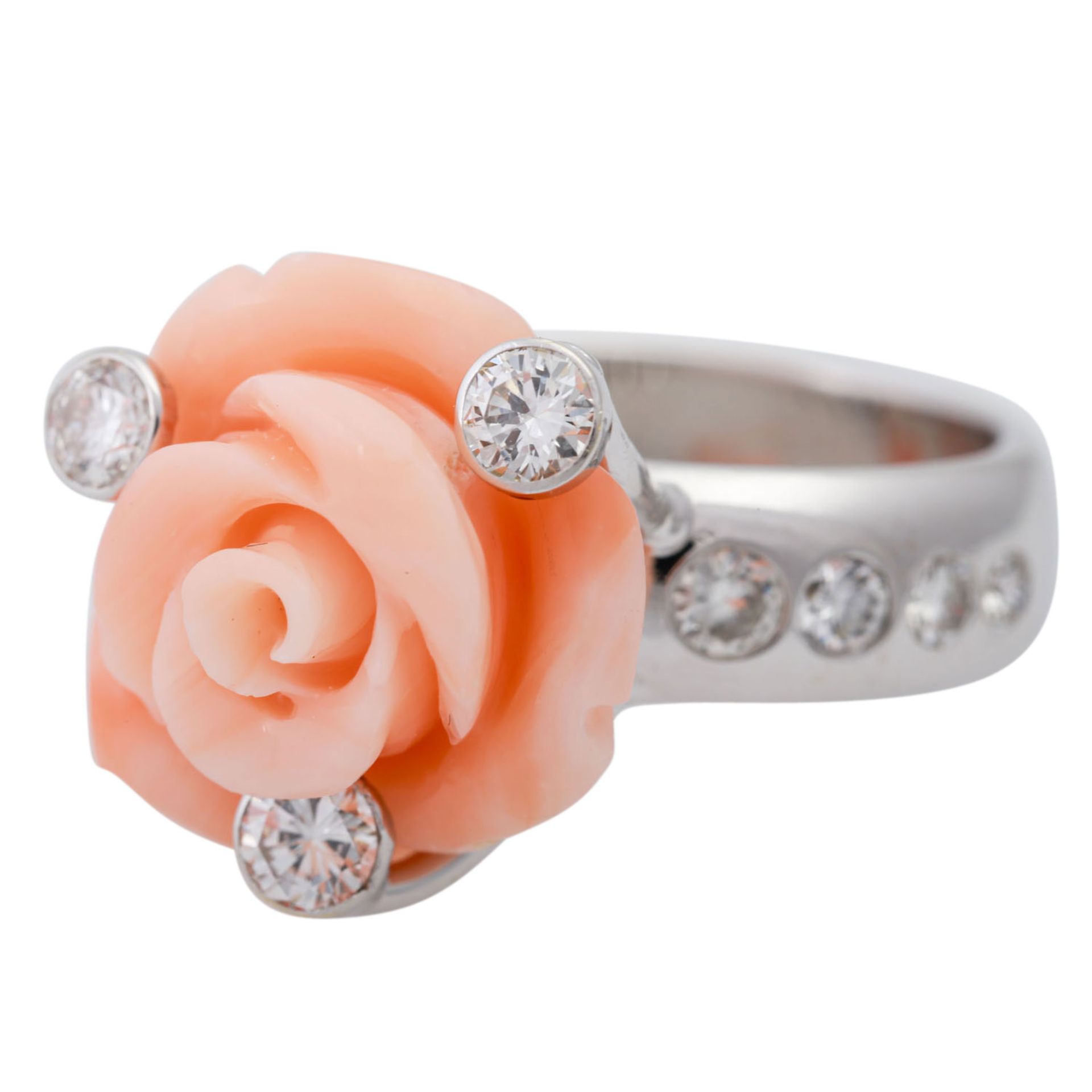 Ring mit Korallenrose und Brillantenvon zus. ca. 1,2 ct, ca. LGW (I-J)/SI, Koralle D: - Bild 5 aus 5