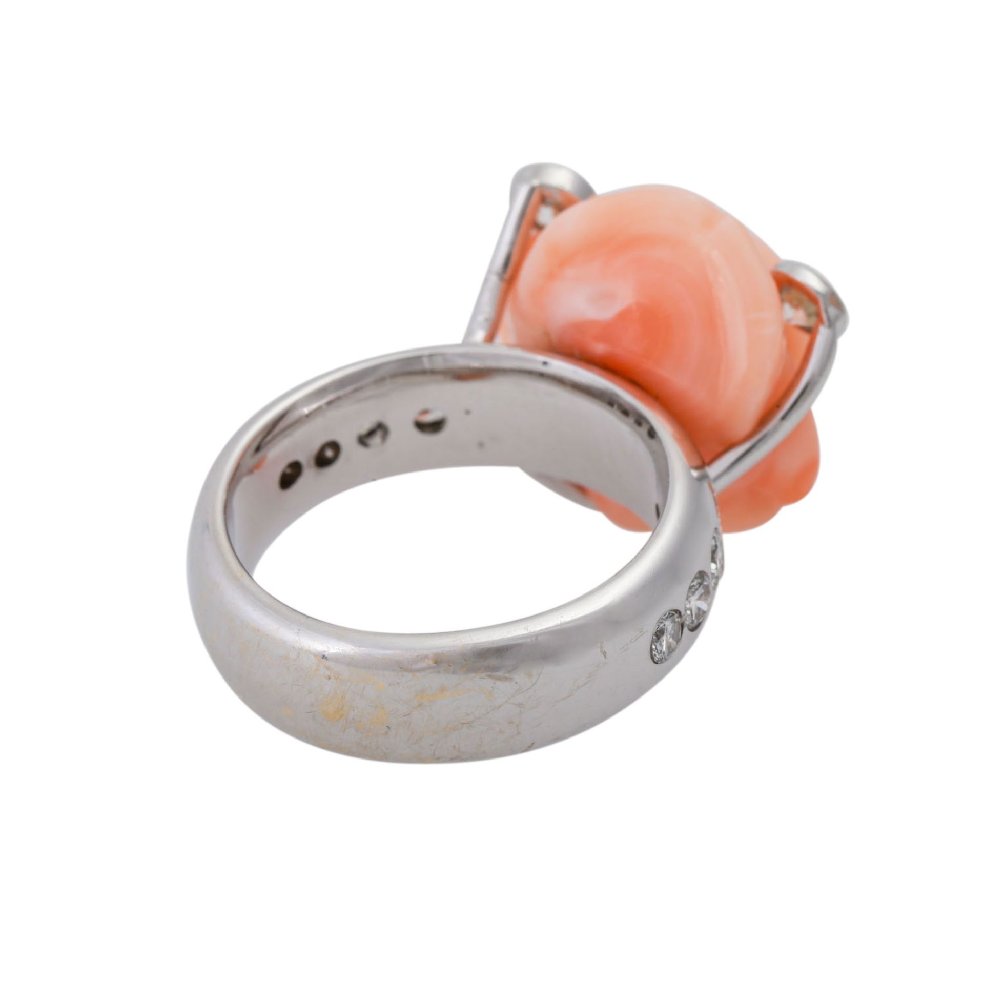 Ring mit Korallenrose und Brillantenvon zus. ca. 1,2 ct, ca. LGW (I-J)/SI, Koralle D: - Bild 3 aus 5