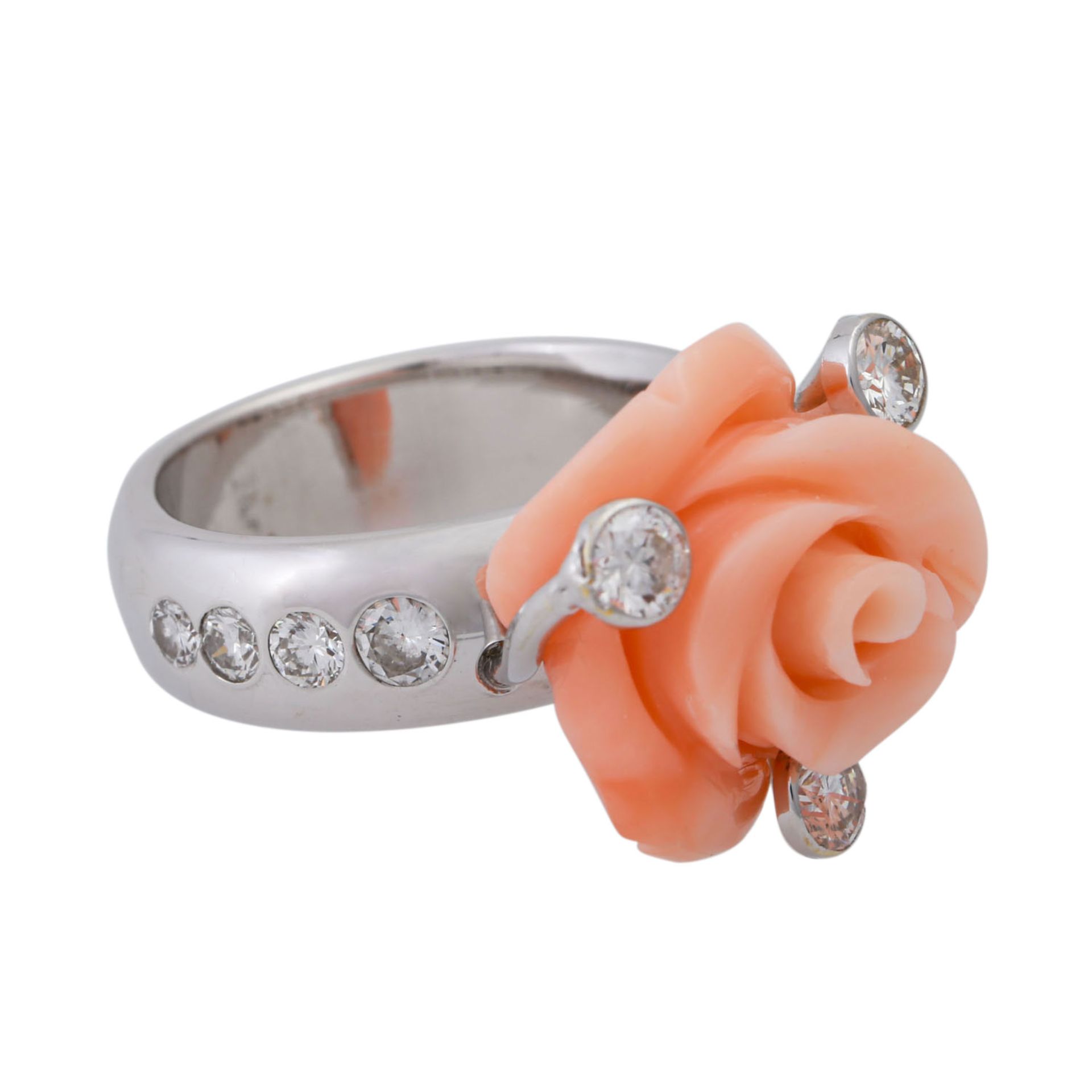 Ring mit Korallenrose und Brillantenvon zus. ca. 1,2 ct, ca. LGW (I-J)/SI, Koralle D: