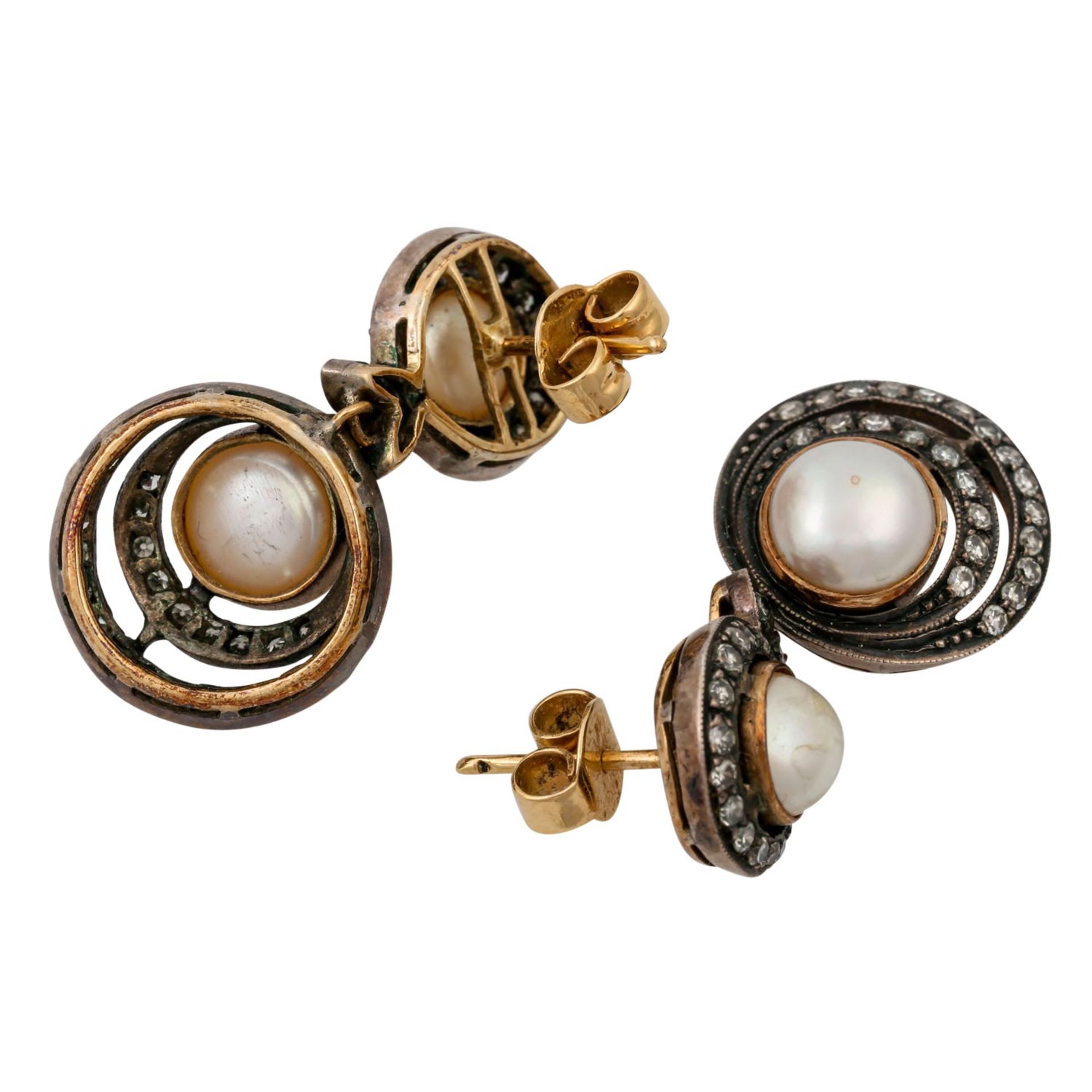 Paar Ohrhänger mit Achtkantdiamantenvon zus. ca. 1 ct, mittlere Farbe u. Reinheit, 4 - Bild 3 aus 4