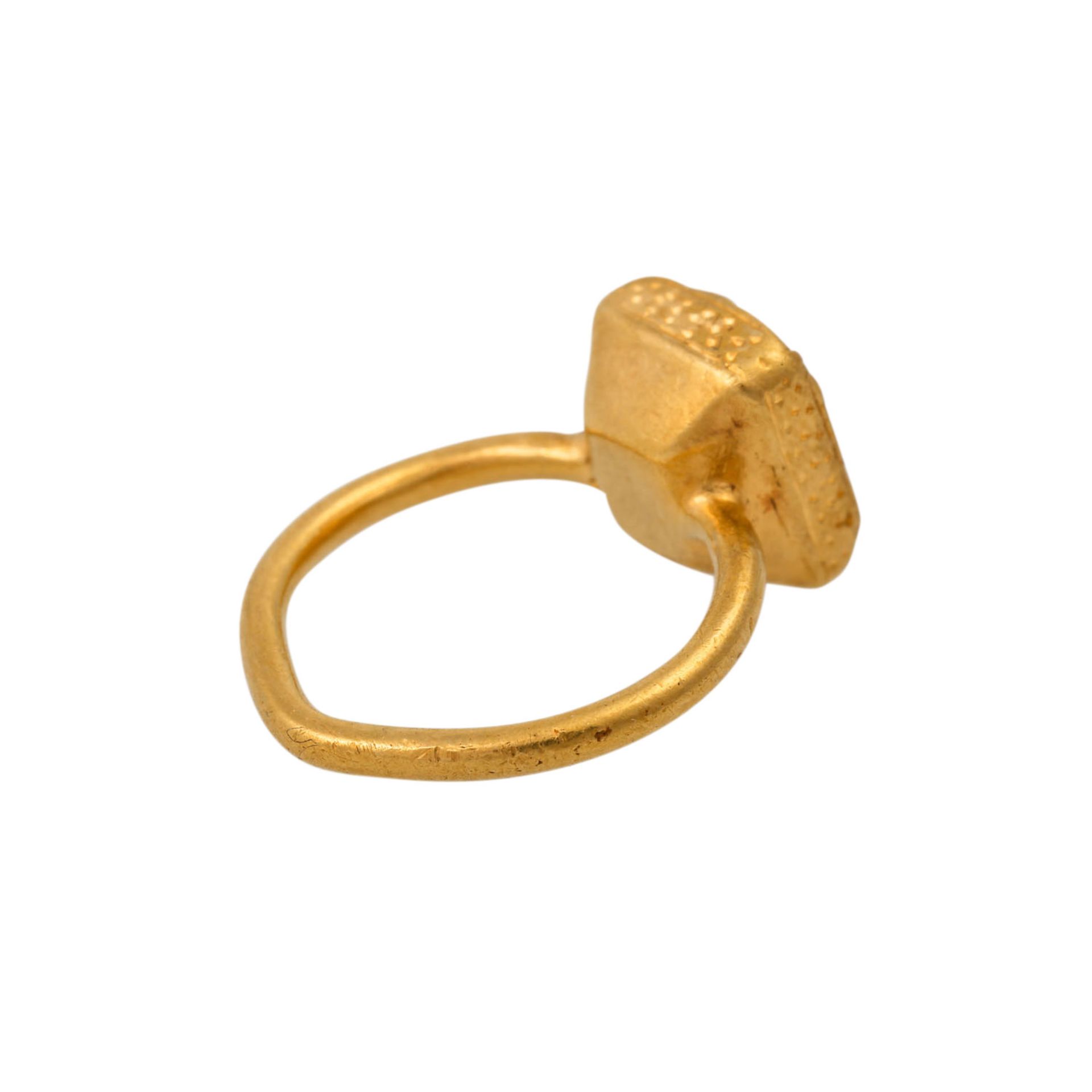 Antiker Ring, islamisch, 14. - 16. Jh.,Gold ca. 920/000, 4,3 gr, gravierte Lapislazuli - Bild 3 aus 4