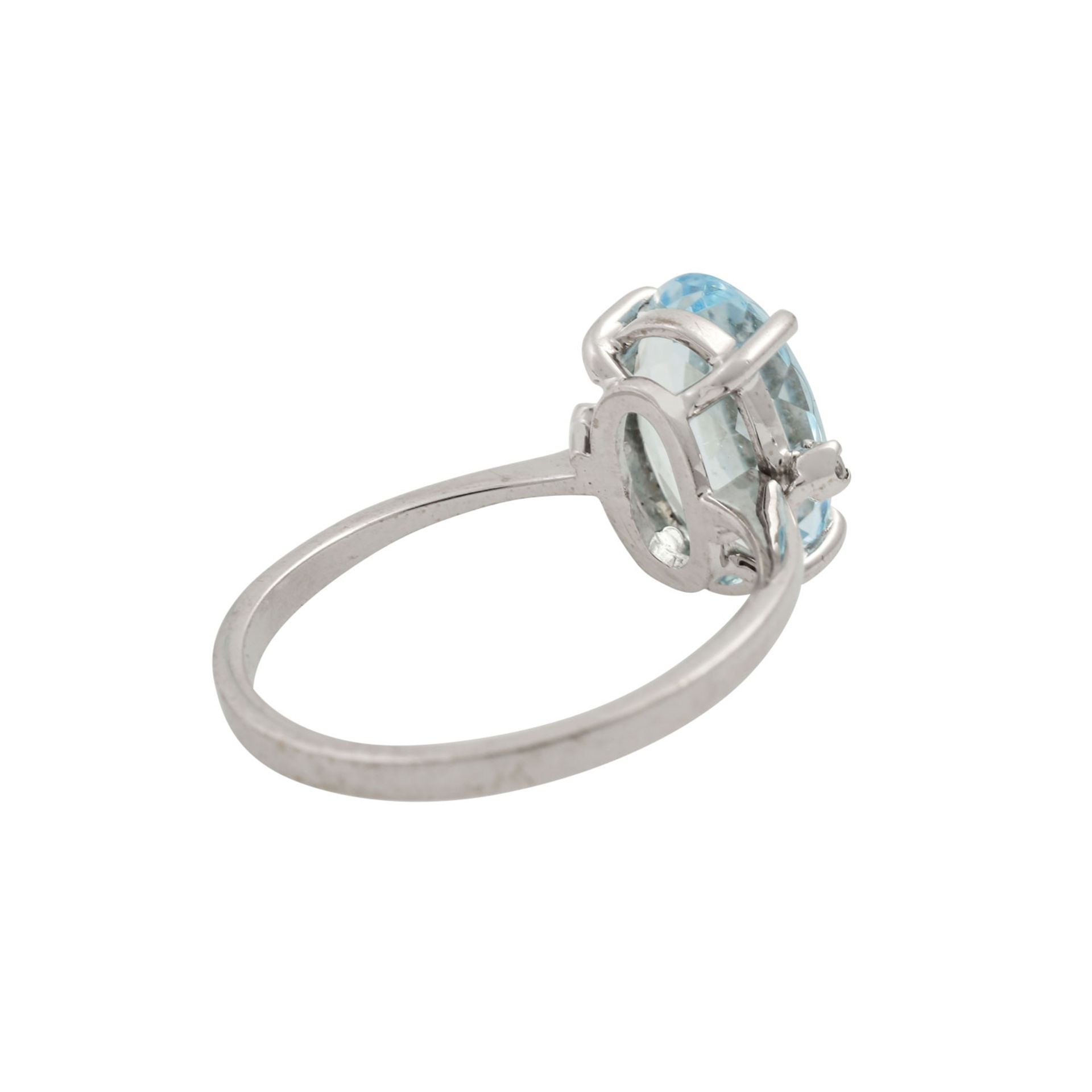 Ring mit oval facettiertem Aquamarin und 2 Achtkantdiamanten, WG 18K, 3,2 g, RW: 55, 2 - Bild 3 aus 4