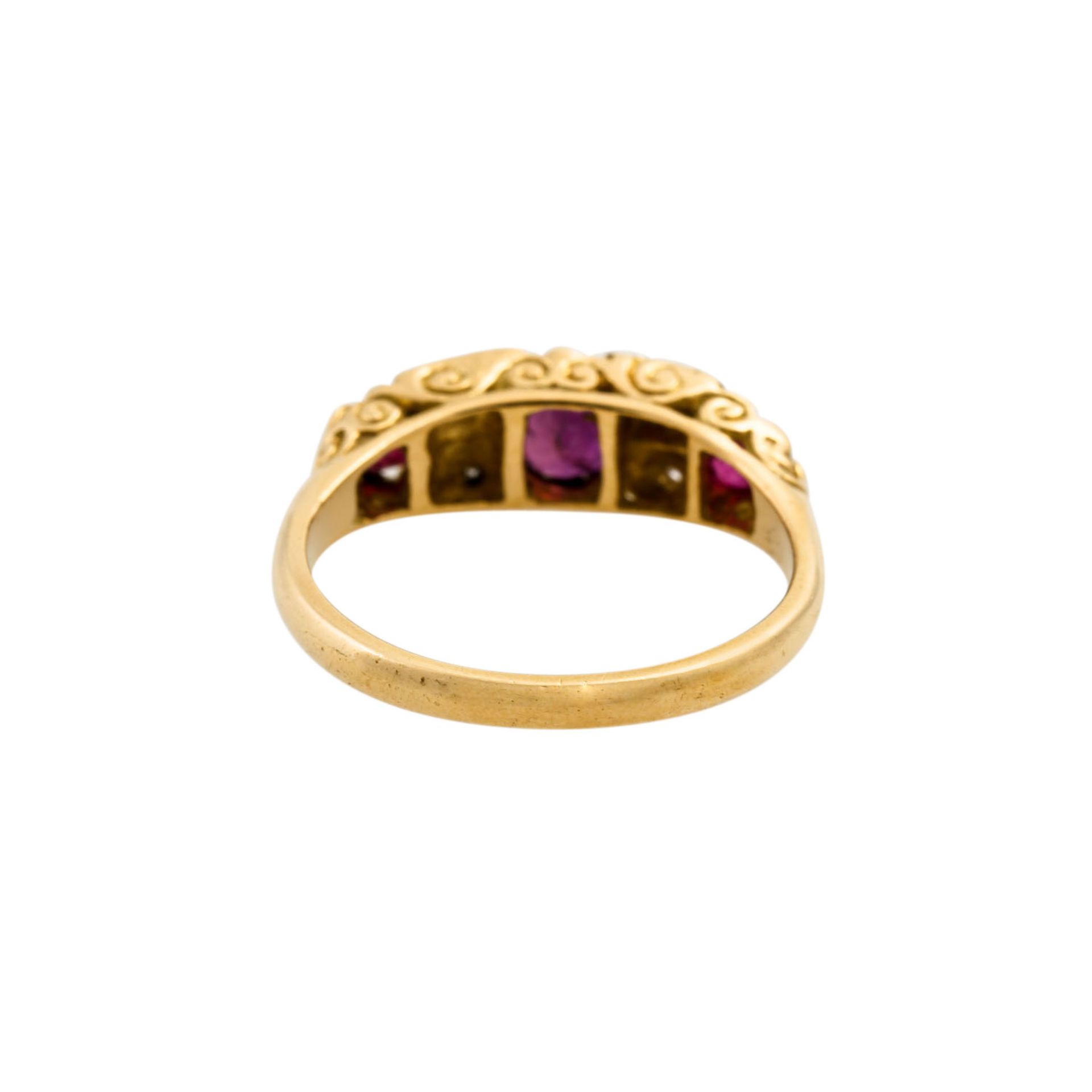 Ring mit 3 Rubinen und Diamanten, zus. ca. 0,04 ct, GG 18K, 4 g, RW: 54, 2. H. 20. Jh. - Image 4 of 4