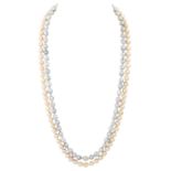 Perlenkette zweireihig mit Perl-Diamantschließe, WG 18K, barocke Zuchtperlen cremefar