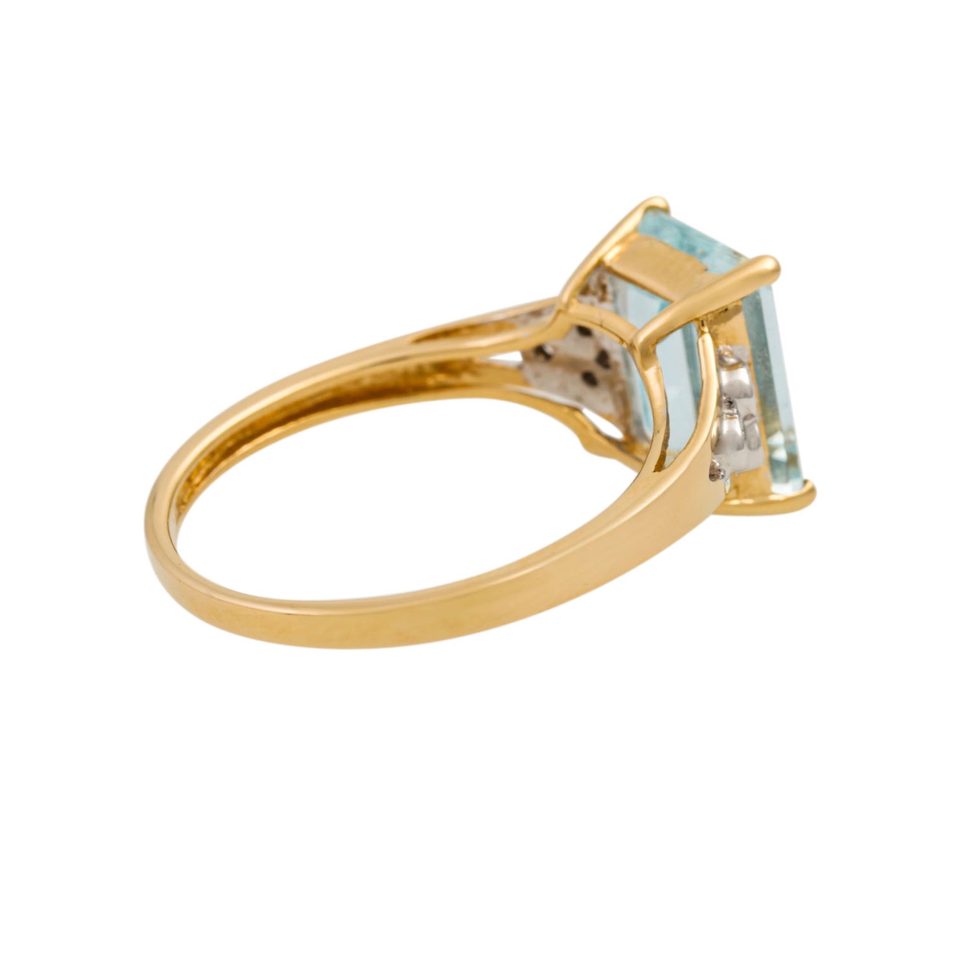 Ring mit Aquamarin und kleinen Brillanten zus. ca. 0,09 ct, ca. LGW (I-J)/VS, GG 14K, - Image 3 of 4