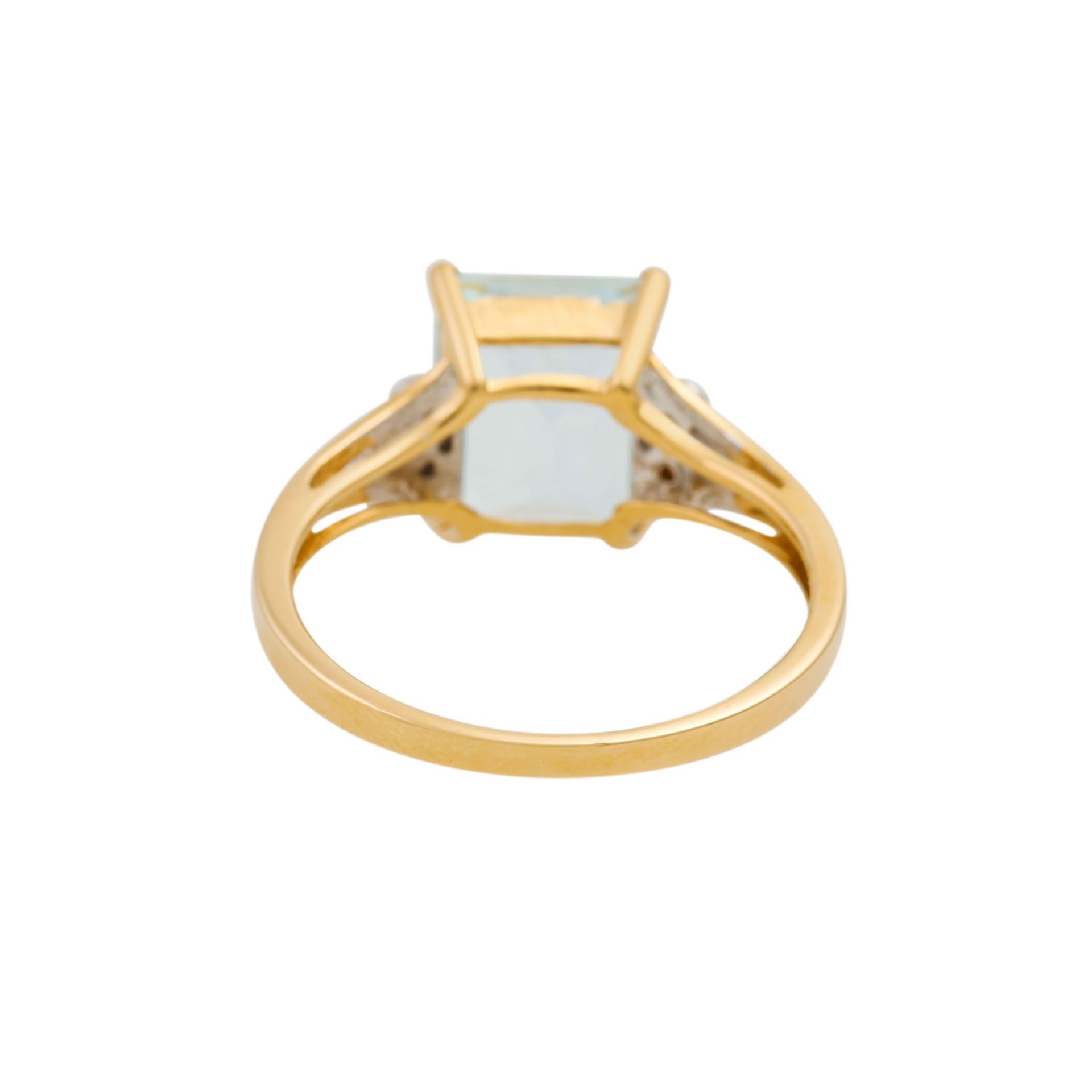 Ring mit Aquamarin und kleinen Brillanten zus. ca. 0,09 ct, ca. LGW (I-J)/VS, GG 14K, - Image 4 of 4