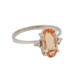 Ring mit apricotfarbenem Topas und 2 Achtkantdiamanten, Topas oval facettiert, WG 18K,