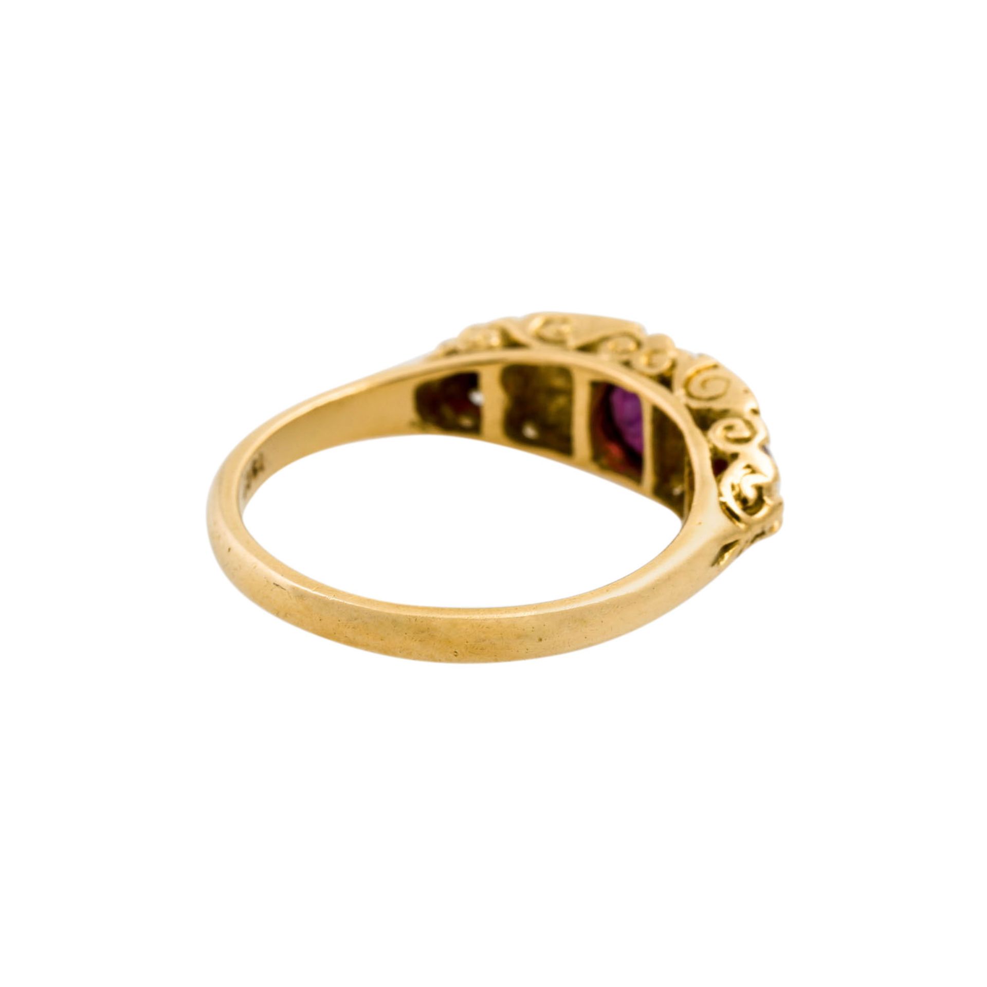 Ring mit 3 Rubinen und Diamanten, zus. ca. 0,04 ct, GG 18K, 4 g, RW: 54, 2. H. 20. Jh. - Image 3 of 4