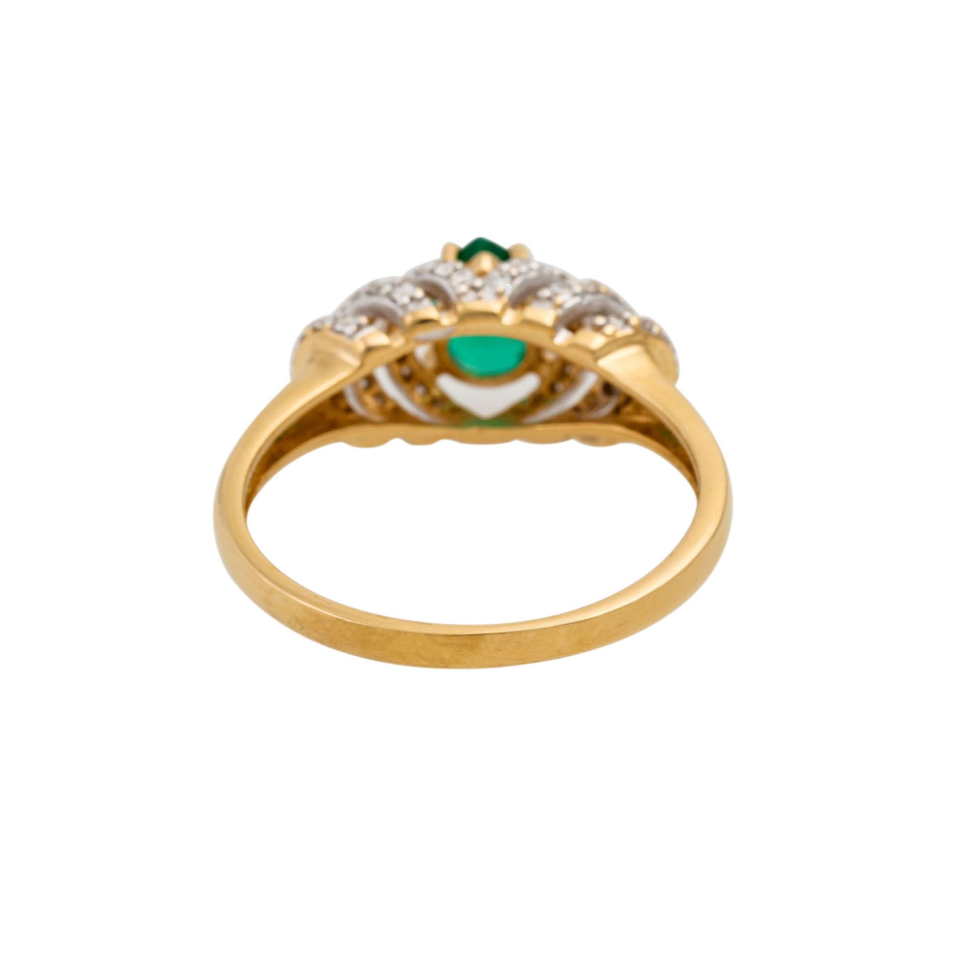 Ring mit Smaragdtropfen und kleinen Brillanten, zus. ca. 0,3 ct, mittl.-niedere Farbe - Bild 4 aus 4