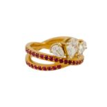 Handgefertigter Ring mit Rubinen und Diamanten im Brillant- und Tropfenschliff, zus. c