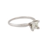 Solitärring mit Prinzess-Diamant von ca. 1 ct, ca. GW (K-L)/P1-P2, WG 14K, 2,1 g, RW: