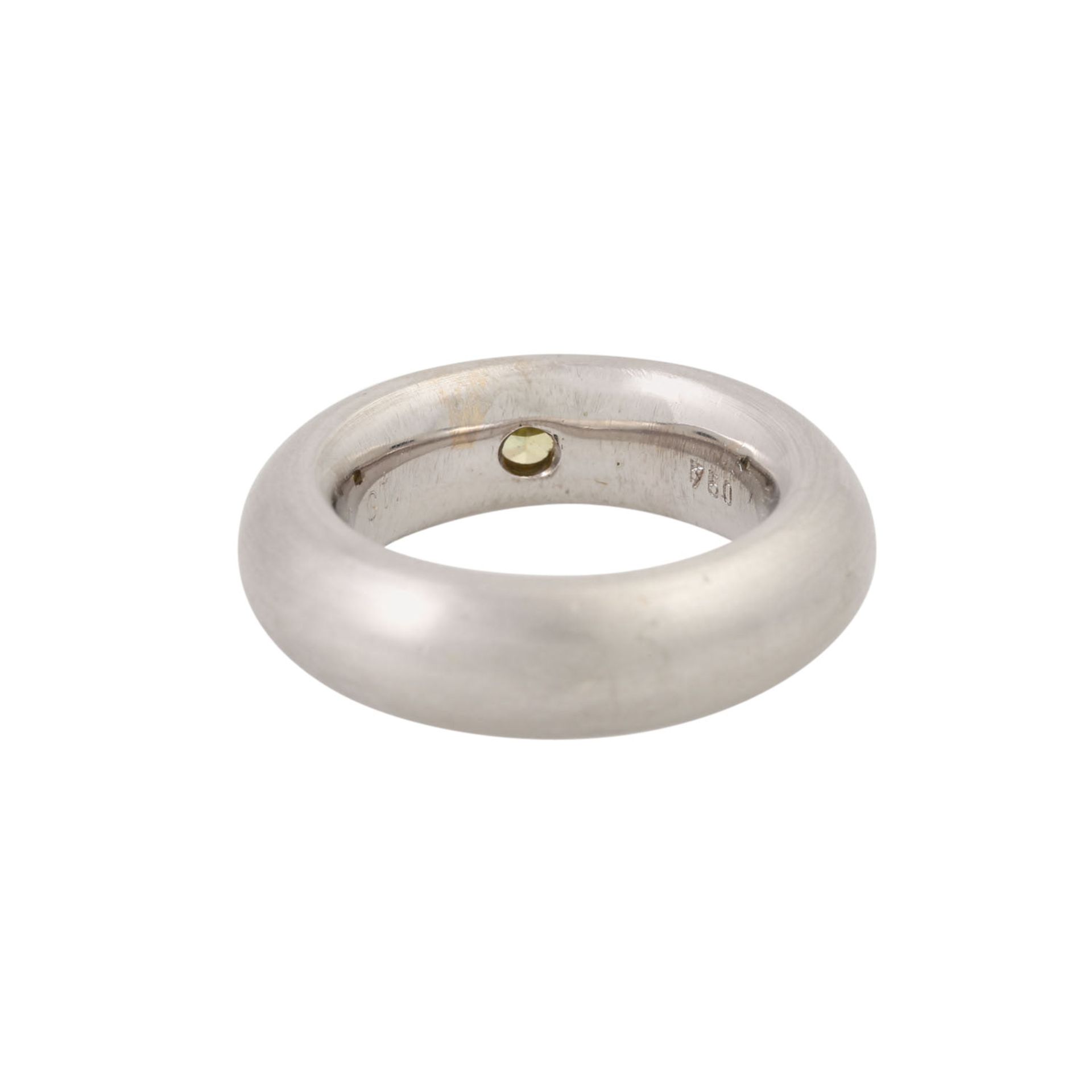 Ring mit oval facettiertem Diamant von 0,56 ct (graviert), GREENISH YELLOW (beh.)/SI2, - Image 4 of 5