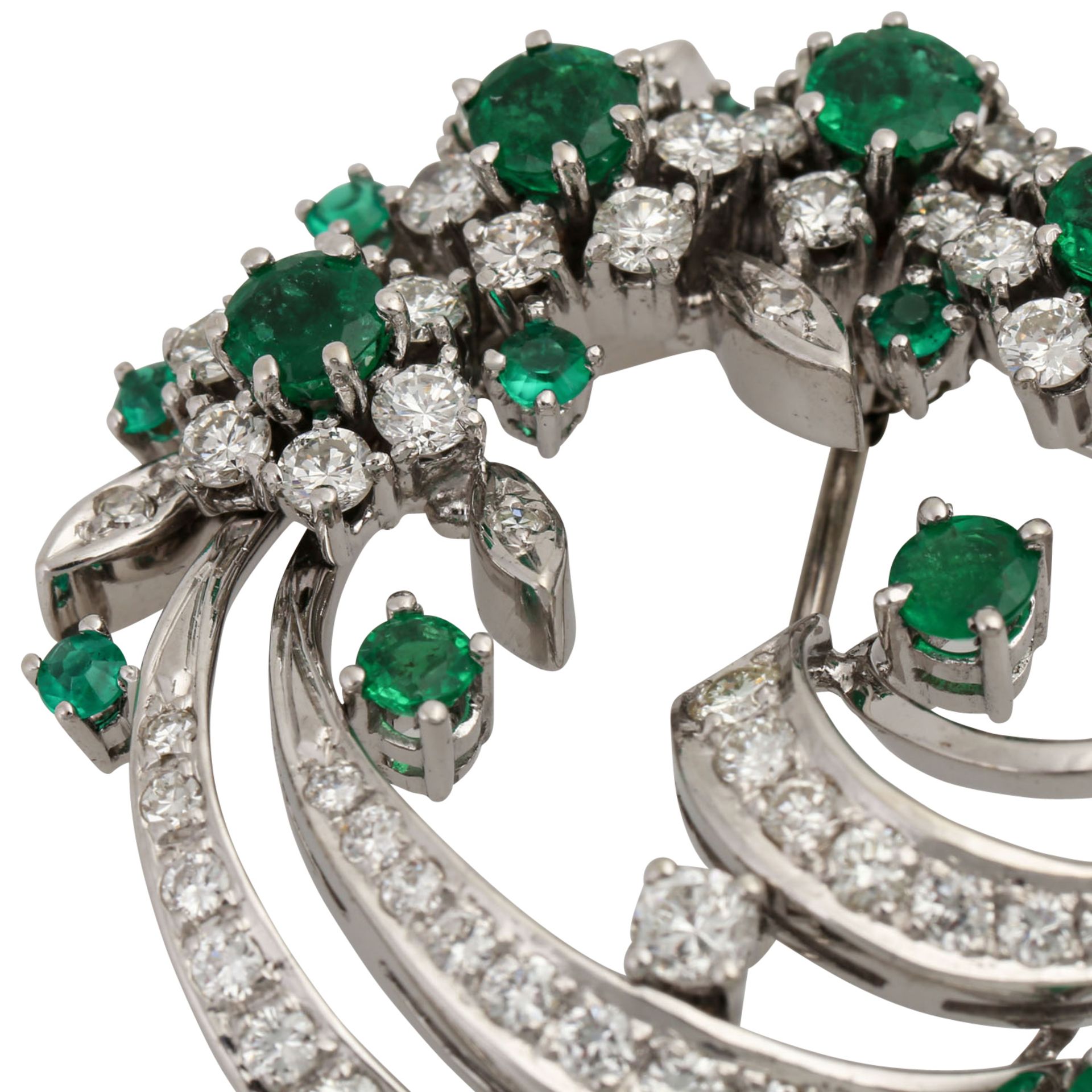 Brosche mit schönen Smaragden und Diamanten von zus. ca. 2,2 ct, Brillant- und Achtka - Image 5 of 5
