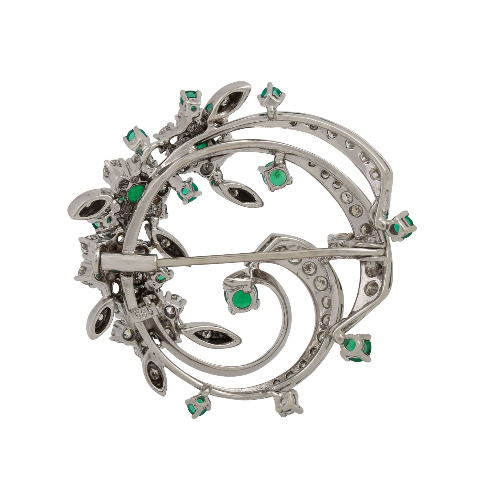 Brosche mit schönen Smaragden und Diamanten von zus. ca. 2,2 ct, Brillant- und Achtka - Image 3 of 5