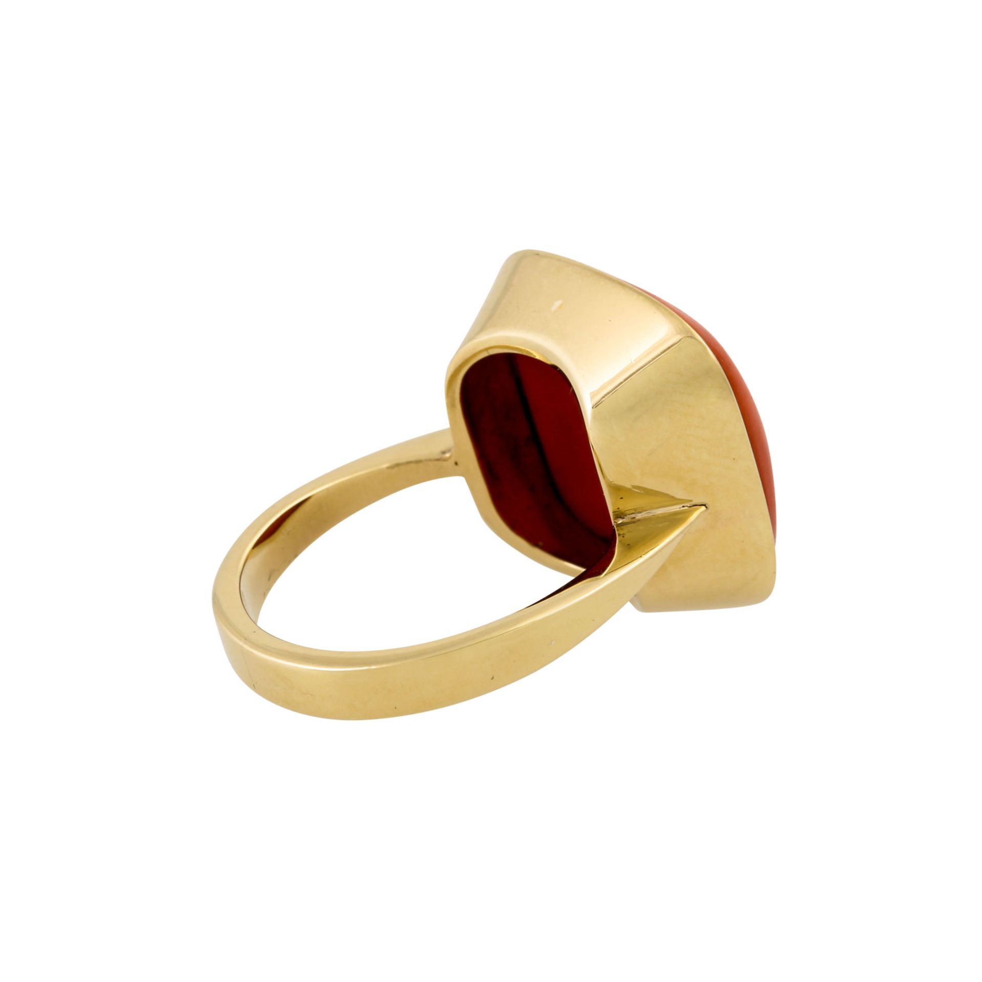 Ring mit Korallencabochon, ca. 15x15 mm, GG 14K, 8,3 gr, RW: 54, 2. Hälfte 20. Jh., m - Image 3 of 4