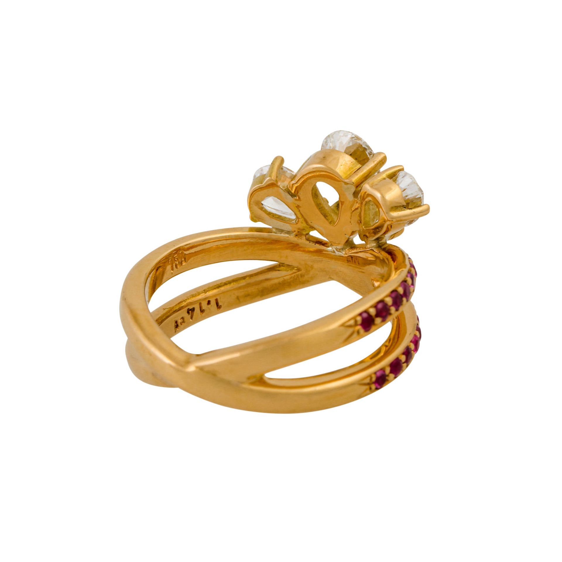Handgefertigter Ring mit Rubinen und Diamanten im Brillant- und Tropfenschliff, zus. c - Image 3 of 6