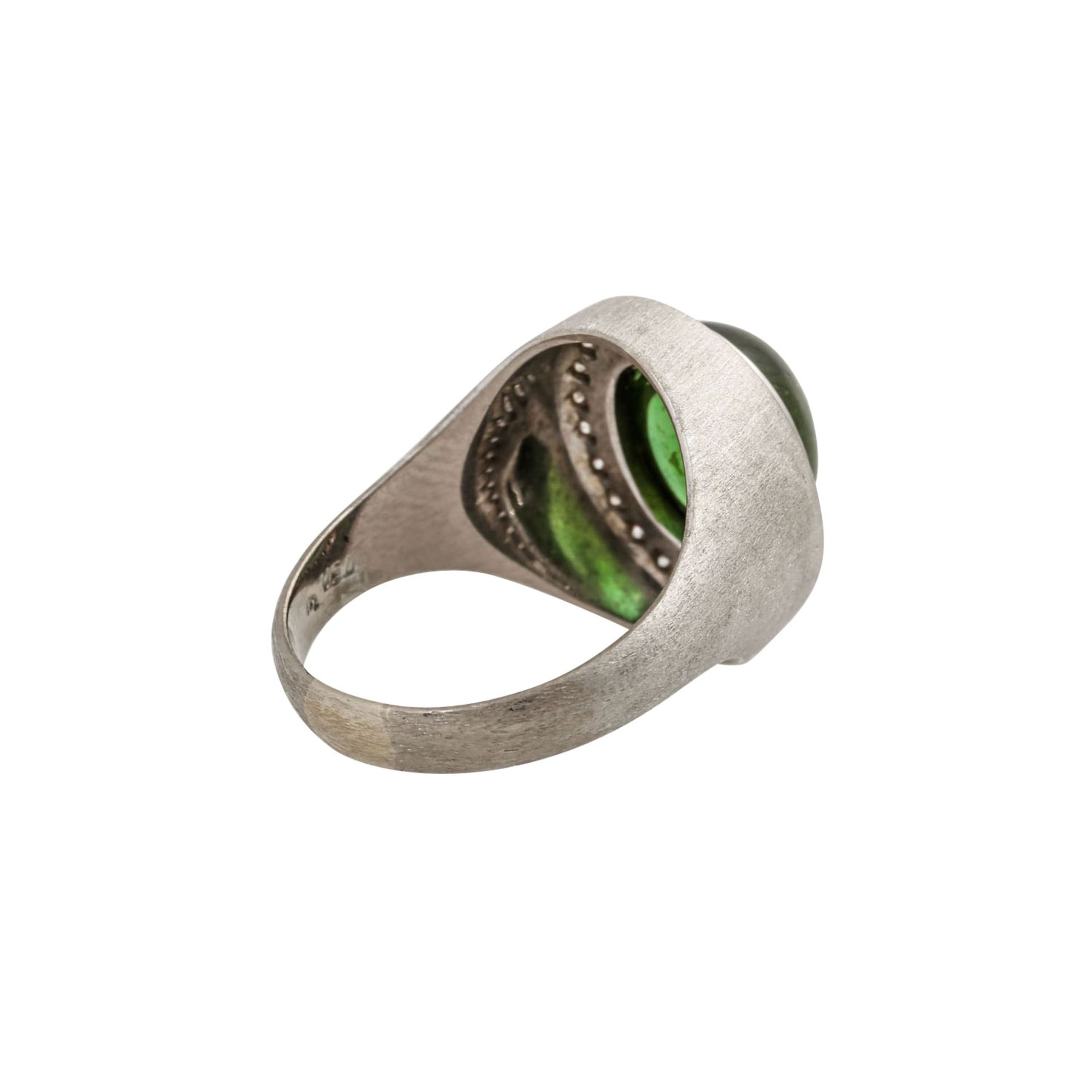 Ring mit grünem Turmalincabochon entouriert von Brillanten zus. ca. 0,5 ct, gute Farb - Image 3 of 4