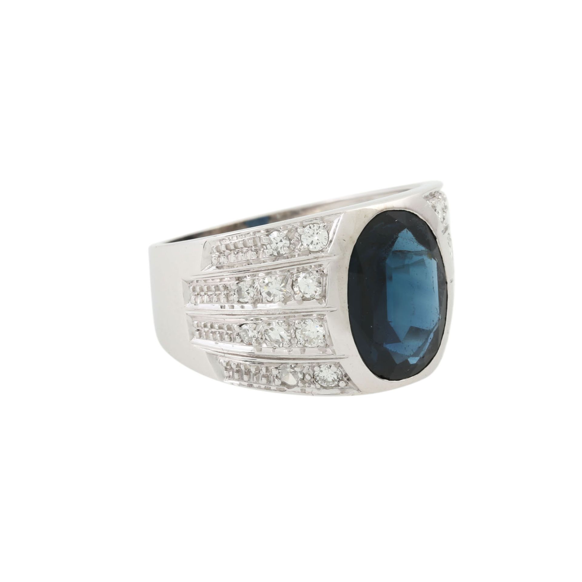 Ring mit Saphir und Diamanten