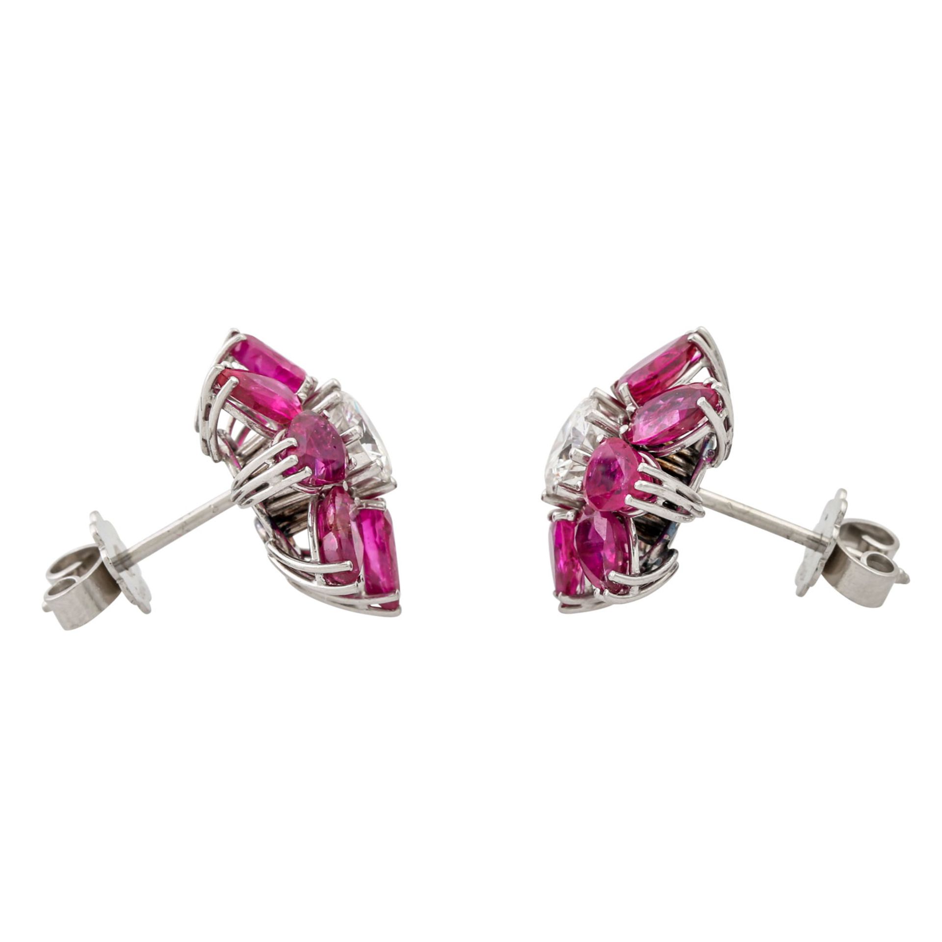 SCHILLING Ohrringe "Blüten" mit feinen Rubinen und Brillanten - Bild 2 aus 5