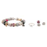 PANDORA Armband mit zahlreichen Charms,