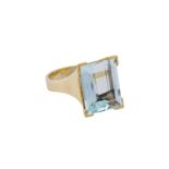 Ring mit hellblauem Aquamarin ca. 10 ct,