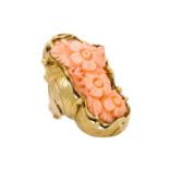 Ring mit floral geschnittener Koralle,