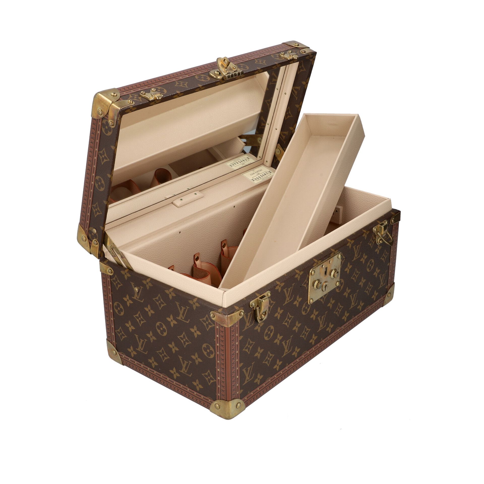 LOUIS VUITTON Kosmetikkoffer "BOITE BOUTEILLES GLACE".Akt. NP.: 6.200,-€. Monogram C - Image 6 of 6