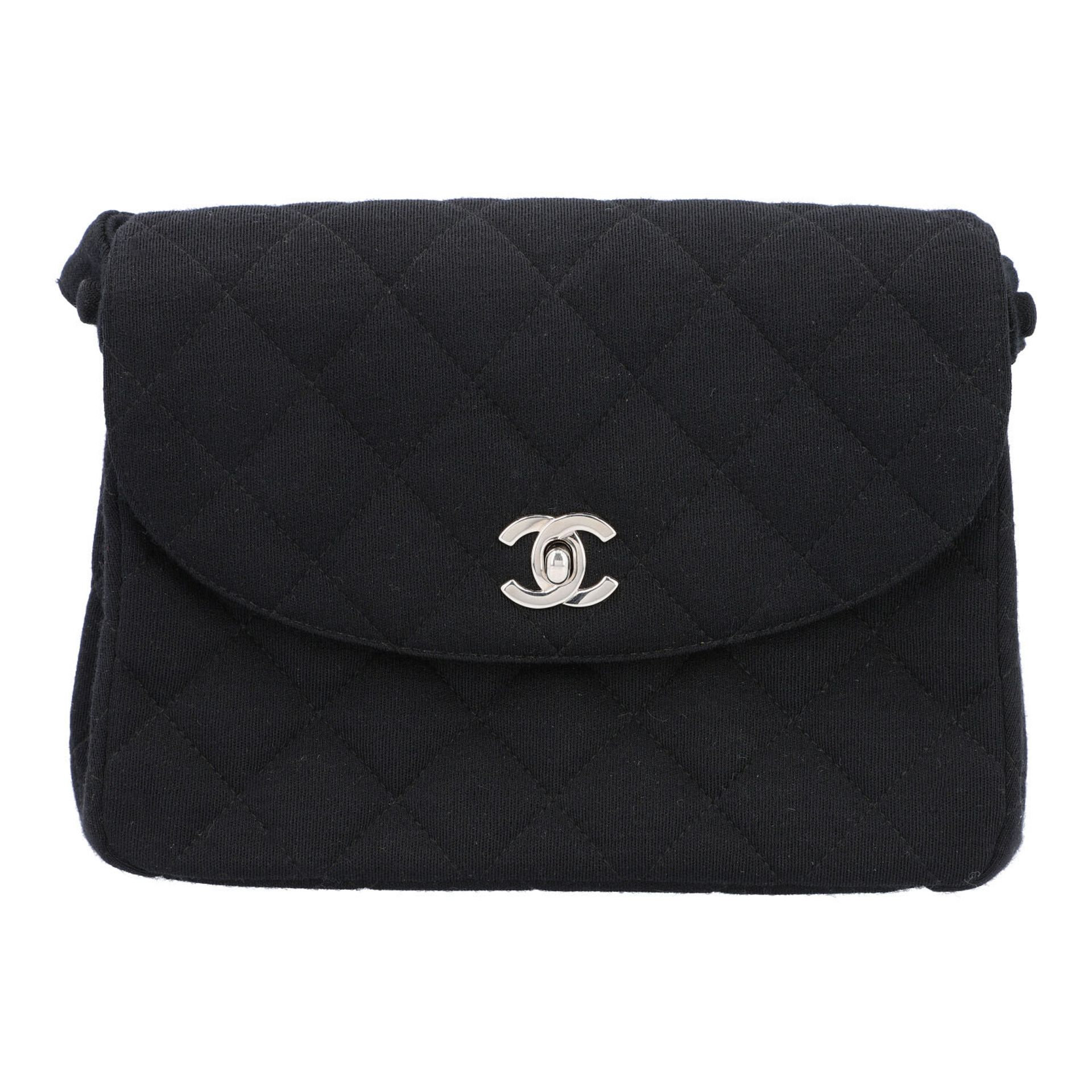 CHANEL VINTAGE Tasche, Koll.: 1996-1997.In Rauten gestepptes Textil mit CC-Logo Drehve