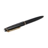 MONTBLANC Kugelschreiber, "No. 38".Korpus in Schwarz mit vergoldeten Details. Starke A