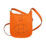 HERMÈS Umhängetasche "EVELYN TPM" , Koll.: 2004.Epsom-Leder in Potiron (Orange), mit