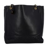 CHANEL VINTAGE Shopper, Koll. 1988/1989. Feines Leder in Schwarz mit goldfarbener Hard