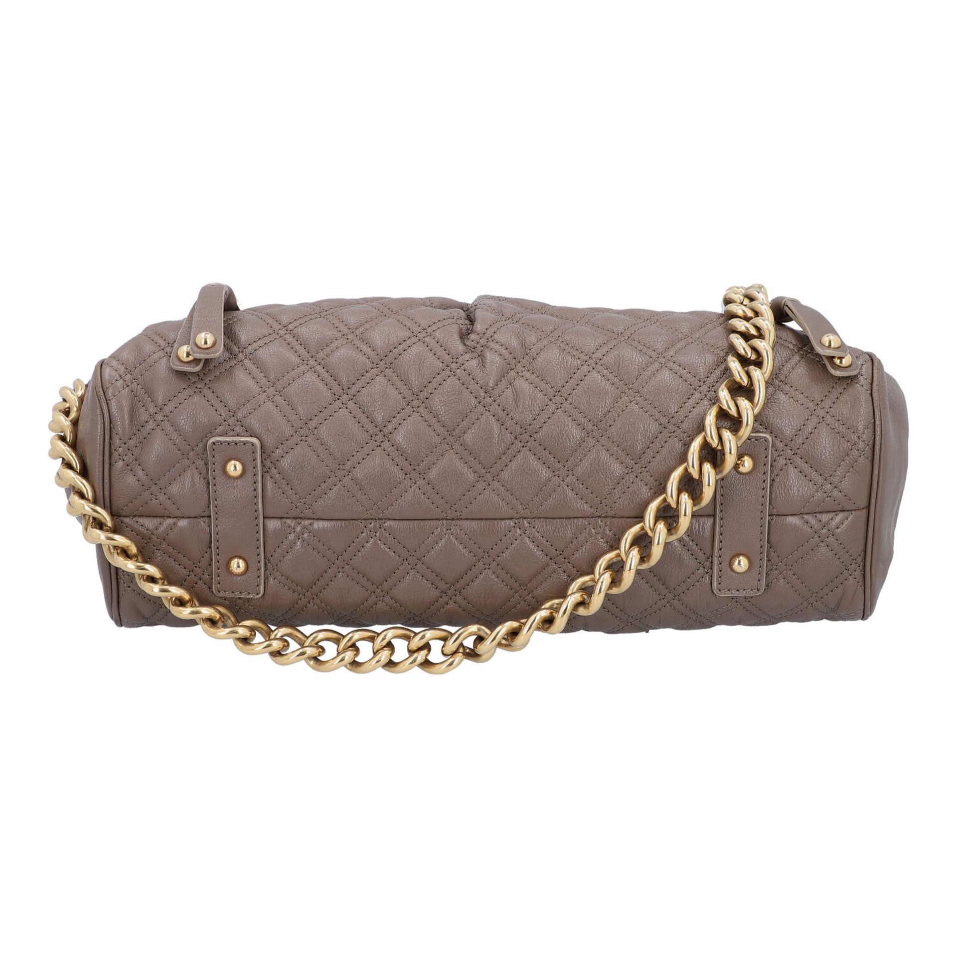 MARC JACOBS Handtasche. Leder in Elefantengrau mit goldfarbener Hardware und Rautenste - Image 5 of 8