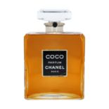 CHANEL VINTAGE Factice "COCO". Rarität - Sammlerstück. XXL-Flacon, kantiges Format,