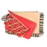 FENDI Clutch "TRIPLETTE RAFFIA-FRINGE". NP.: 1.290,-€. Drei abnehmbare Pochettes/Clu