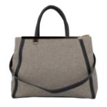 FENDI Handtasche, NP. ca.: 1.900,-€. Gewebtes Textil in Schwarz/Weiß mit schwarzem
